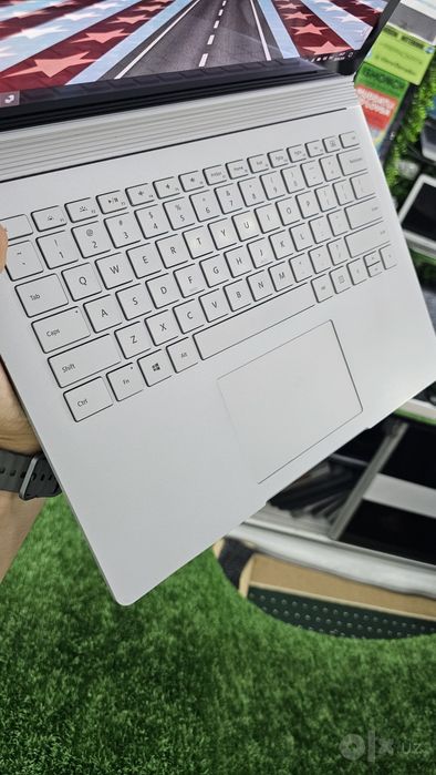 Surface - yengil ixcham jiddiy olib yurushga eng porfessional laptop!
