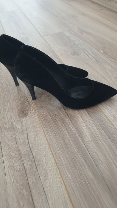 Класически черни велурени стилето обувки