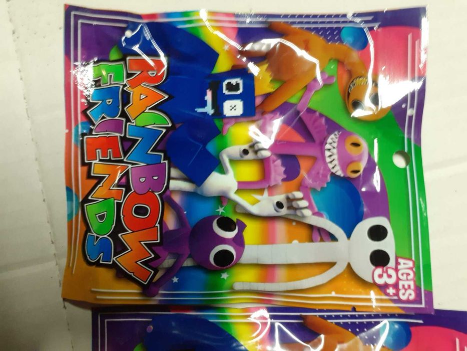 Rainbow Friends - Roblox пакетчета с фигурки изненада.