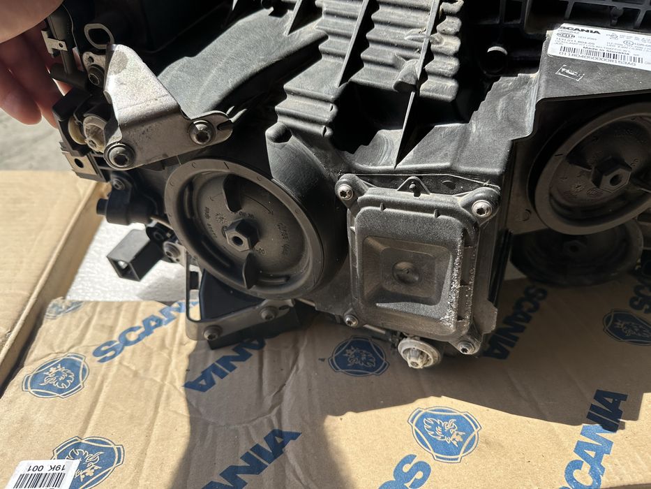 Scania S оригинален ляв фар със забележка по стъклото