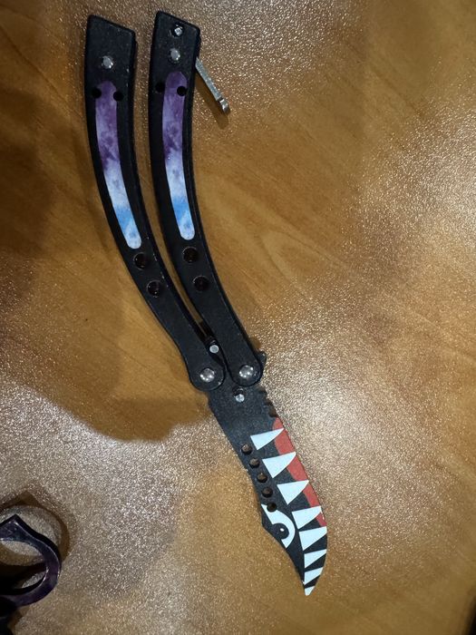 Ножове-1тренировачна карамбитка и един тренировачен csgo knife