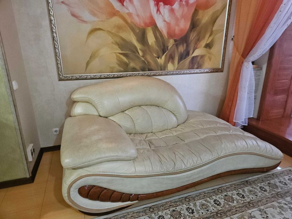 В Продаже отличные кожаные диваны