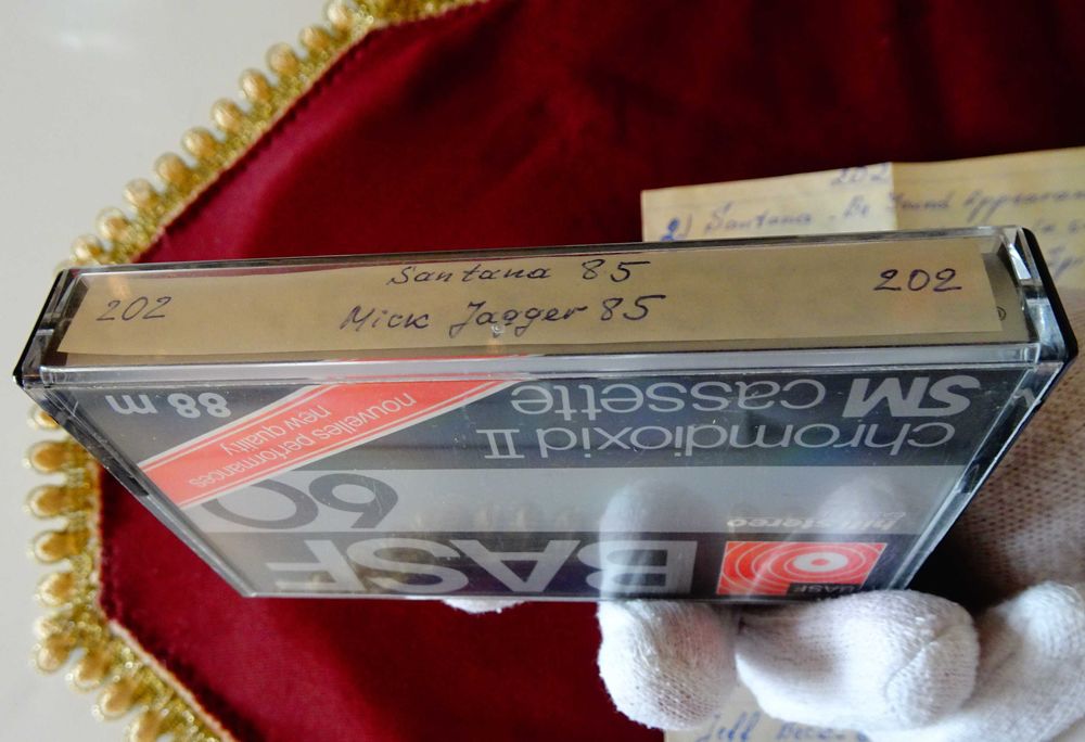 BASF аудиокасета със Santana и Mick Jagger.