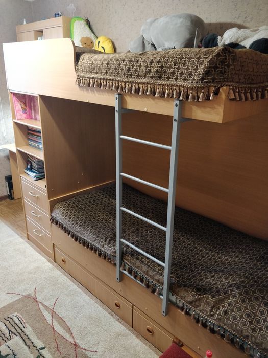 Продам гарнитур в детскую комнату