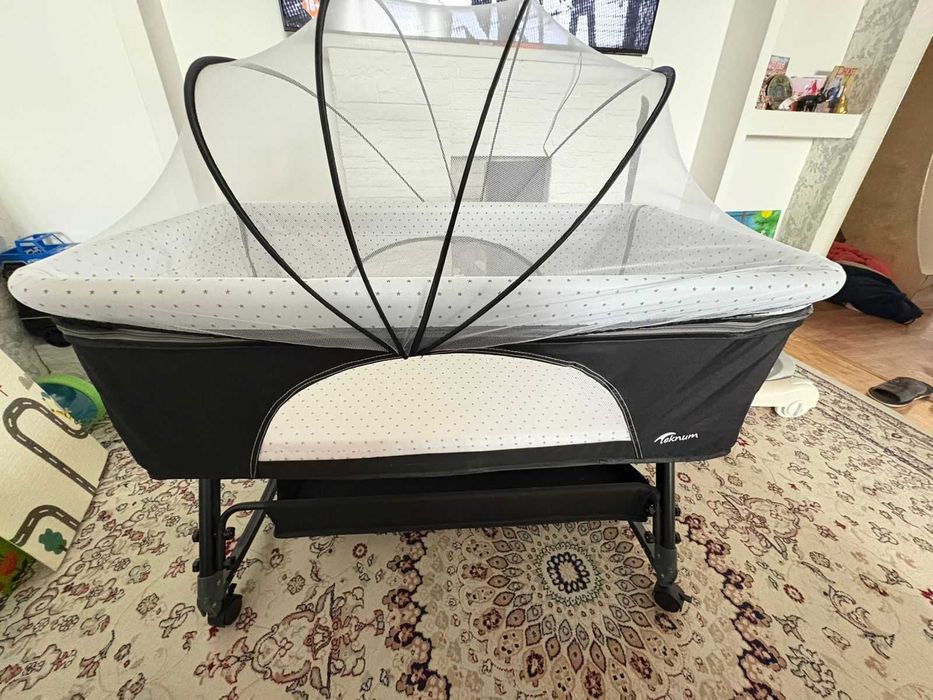 Кроватка для новорожденных