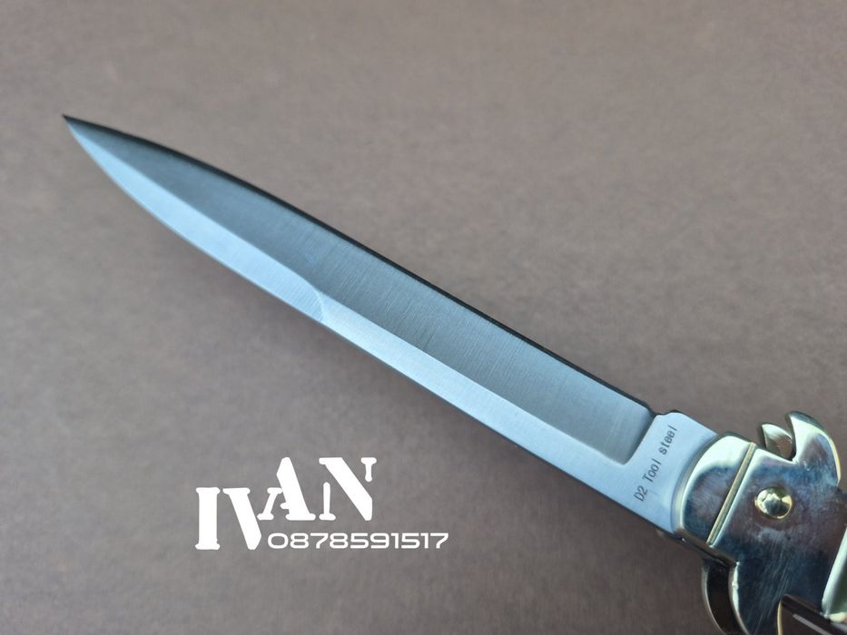 Автоматичен нож AKC Italy Leverletto, проектиран от Bill DeShivs.