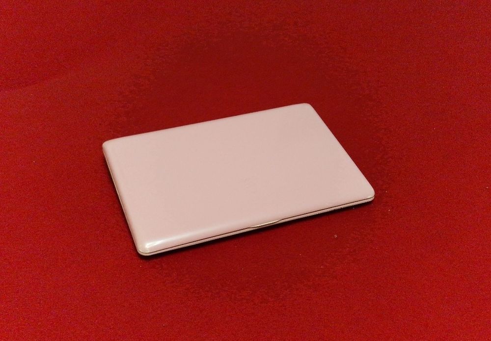 Laptop Asus  perfect funcțional, bateria nu tine curent, funcțional doar la priza
