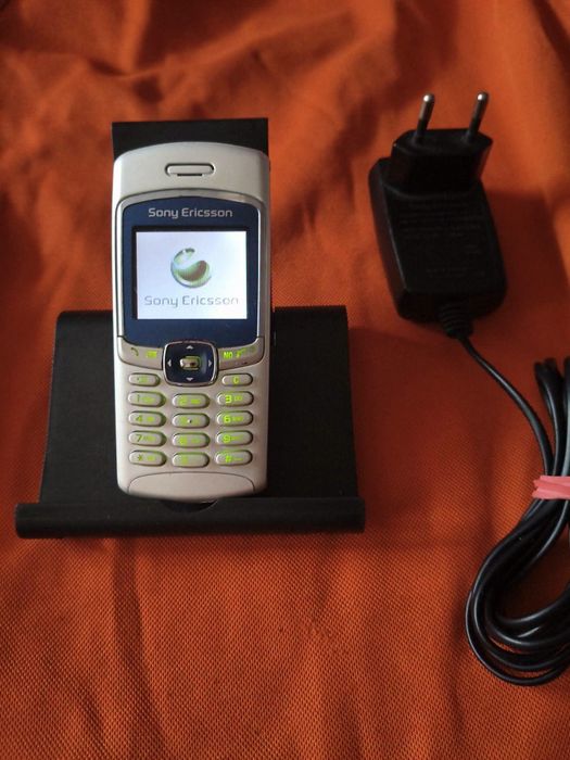 Sony Ericsson t230 + charger original ( decodat)