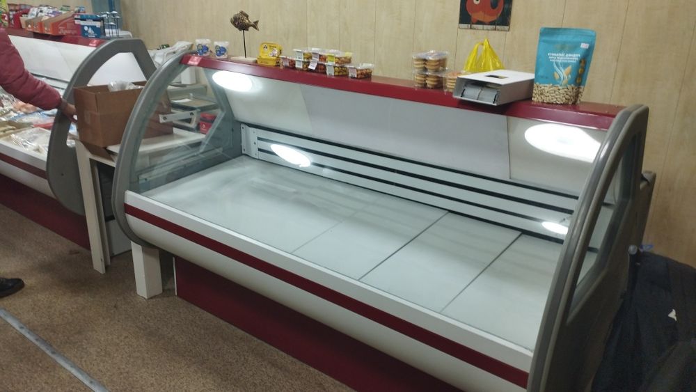 Витрины и морозильные лари продам