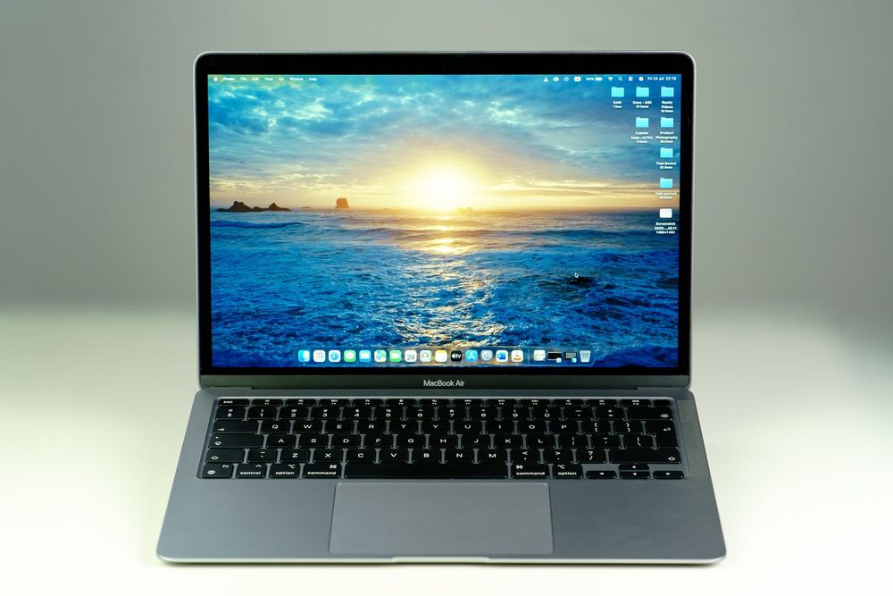 MacBook Air (M1, 2020)
