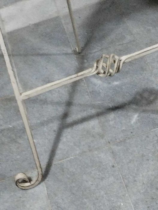 Триножник за картини