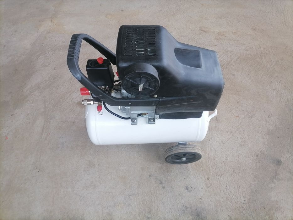 Compresor Aer 24Litri 8 Bari 184 Litri refulat