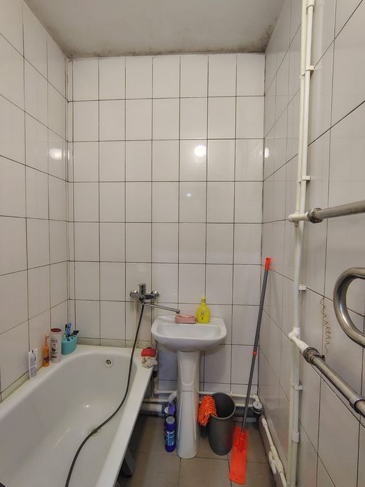 Продается трёхкомнатная квартира.  Береке.