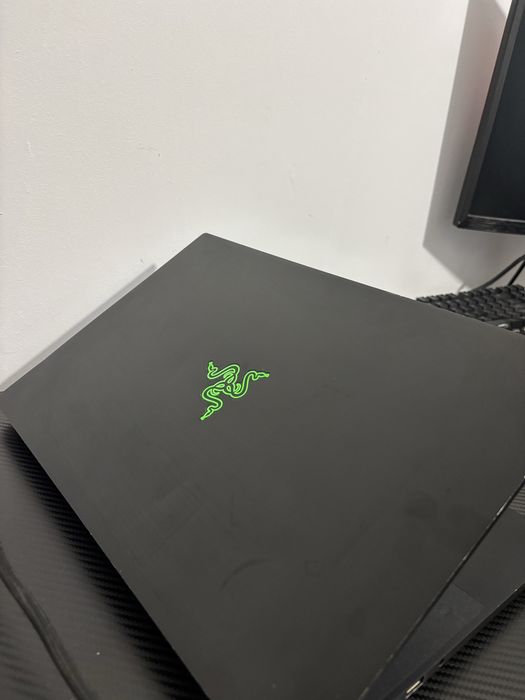 Laptop Razer 4K, i7 Gen8, RTX 2070 Max