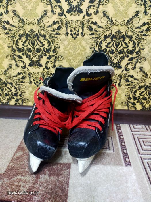 Продам хоккейные коньки