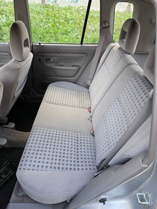 Продавам Mazda Demio