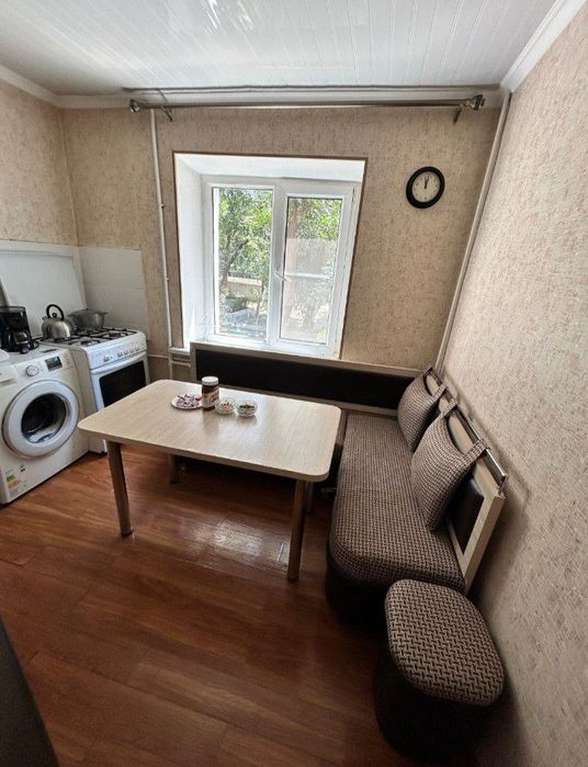 Novza metrosi oldida 2/2/4 50m² boʻlgan shinam kvartira ijaraga