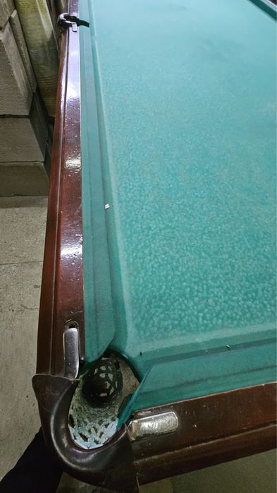 Бильярдный стол