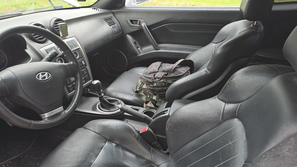 Hyundai  coupe 2.7
