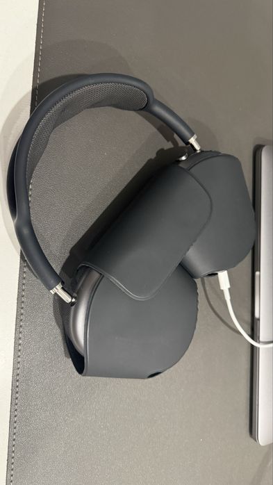 Macbook pro + AirPods Max