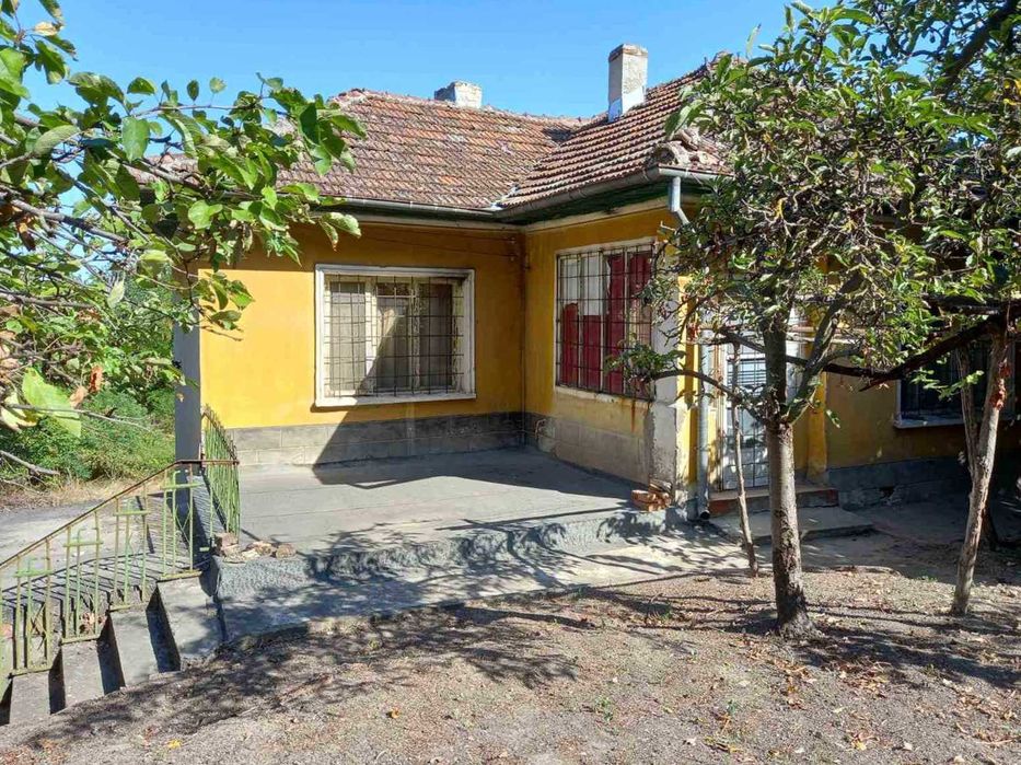 Къща за продажба в Горни Вадин на брега на река Дунав