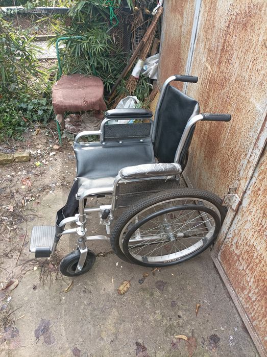 Продам инвалидную коляску