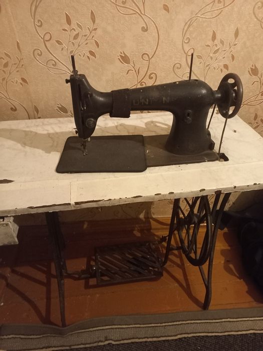 Машинка швейная марки Зингер