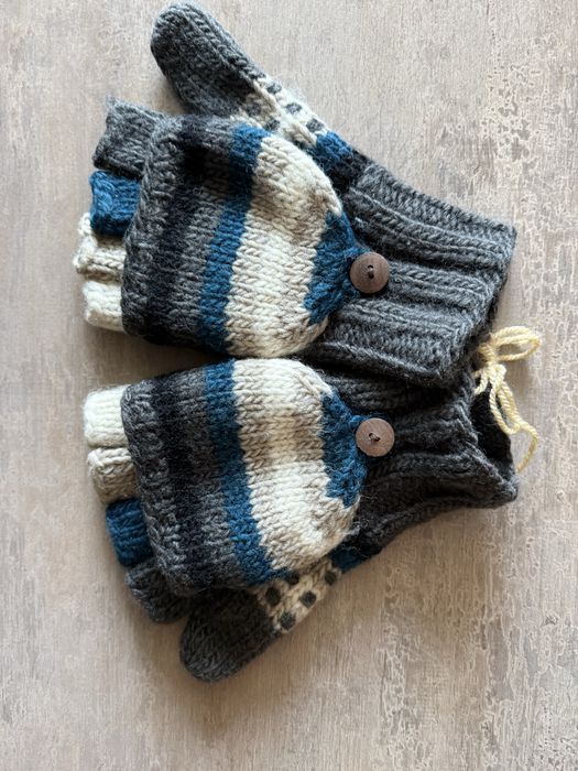 Manusi de lana , impecabile