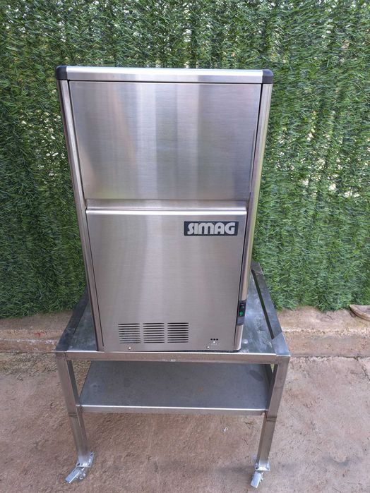 Професионален Ледогенератор HOSHIZAKI IM30