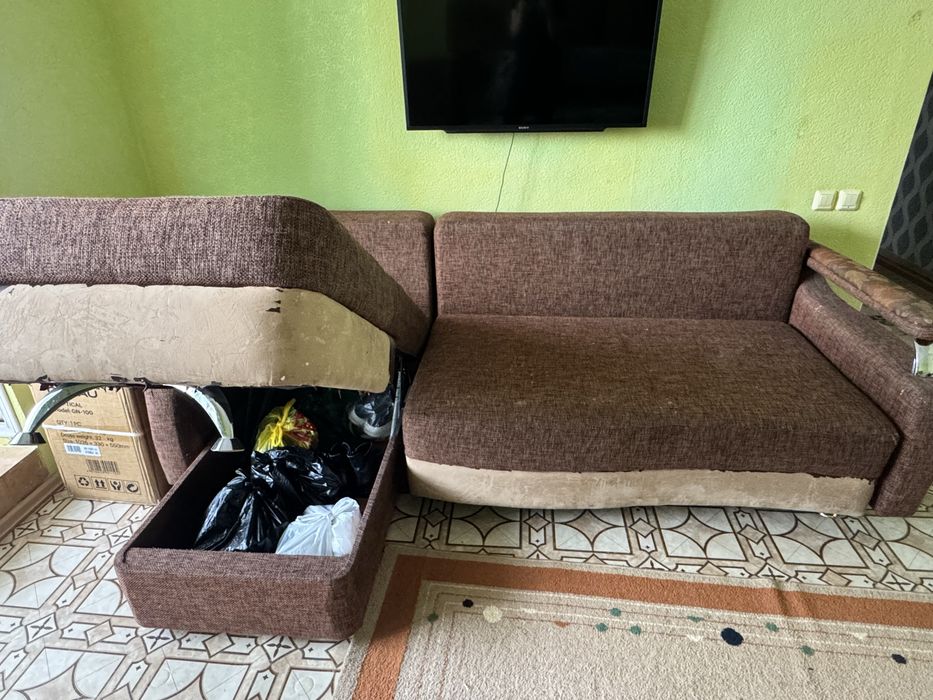 Продам 2 дивана. В нормальном состоянии.