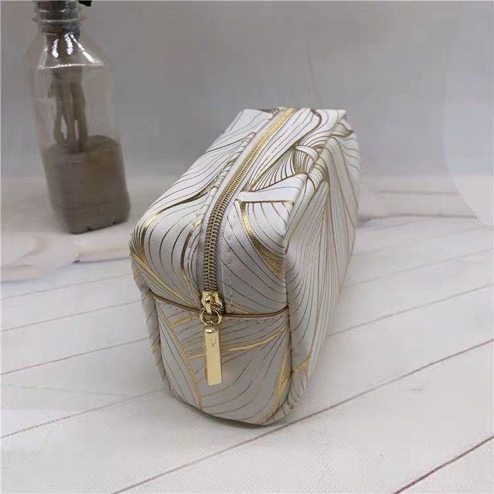 Косметички от Estee Lauder, Clinique,Lancome