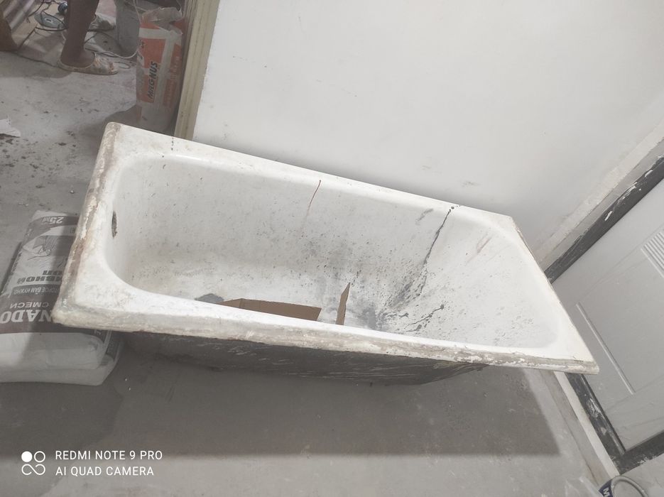 Ванна сотилади ками бор