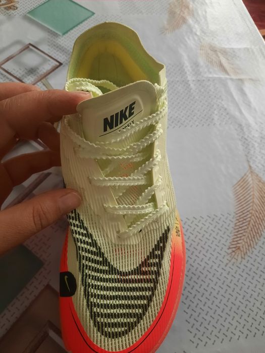 Продам кроссовки