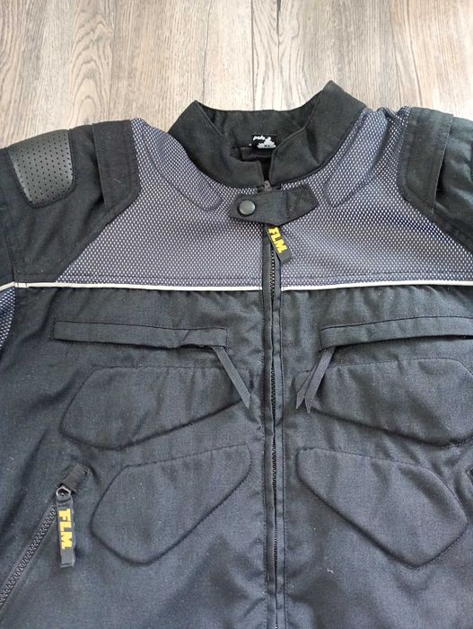 Продавам мъжко мотоциклетно яке XL