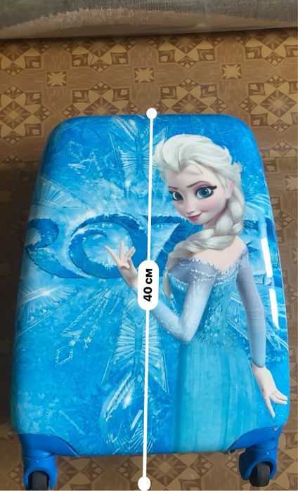 Продам чемодан для девочки