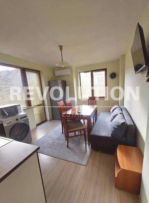 Дава се под наем Двустаен апартамент в Варна, Лятно кино Тракия - 50 кв.м за 448.8 € - Снимка #2