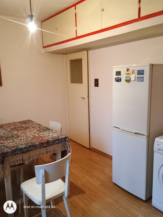 Под наем 3 стаен, София, кв. Изток, 100 кв.м. обзаведен, партер