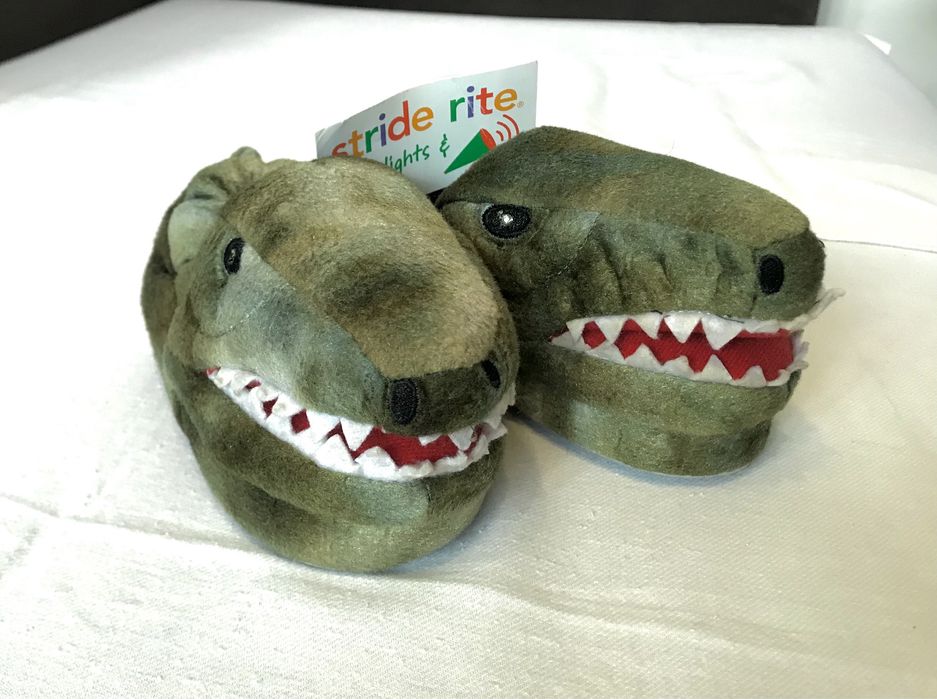 STRIDE RITE Динозаври пантофки със звук и светлина 22-23 номер