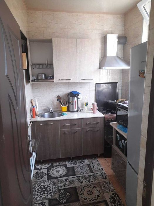 Uy sotiladi, kvartira 3 xonali, Yunusobod 18 kv 2 etaj