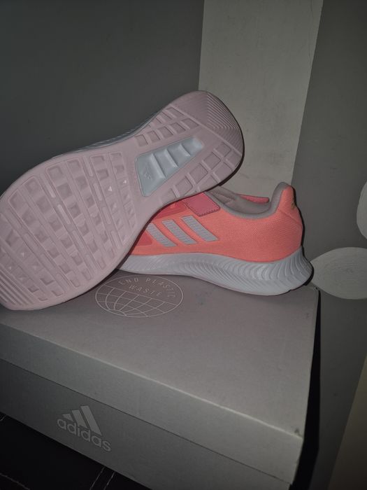 Чисто нови маратонки Adidas