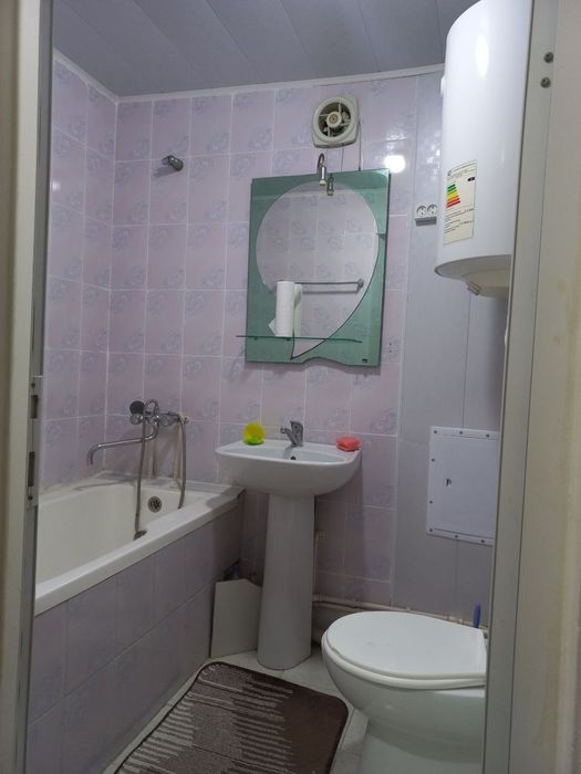 Сдаётся 2 комнатная 2этаж кирпичный дом Пр Навои