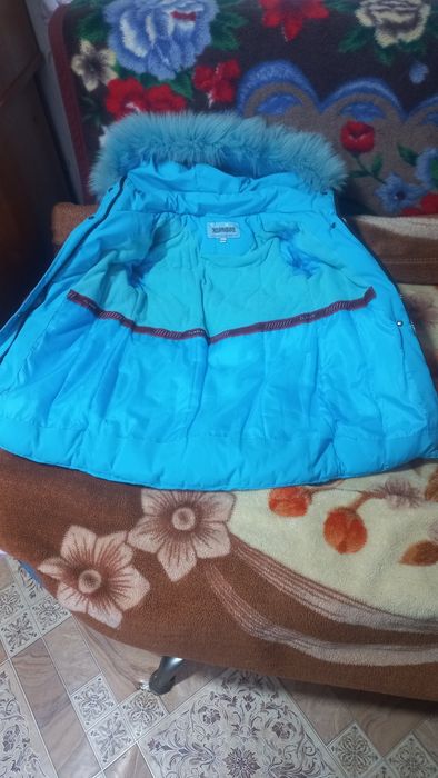 Продам тёплую зимнию курточку на девочку