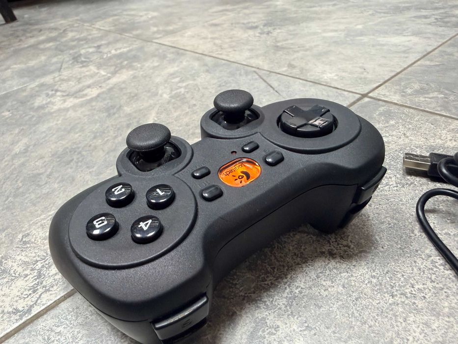 Джойстик Logitech Cordless Rumblepad 2 PC Controller