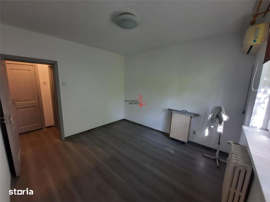 2 camere semidecomandat, etaj intermediar Parcul National