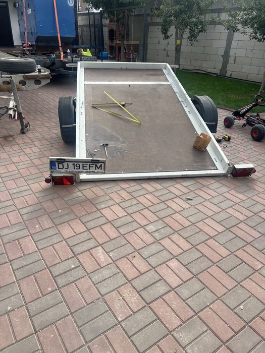 inchiriez platforme,remorci