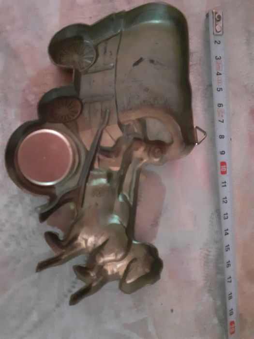 Cuier vechi din bronz