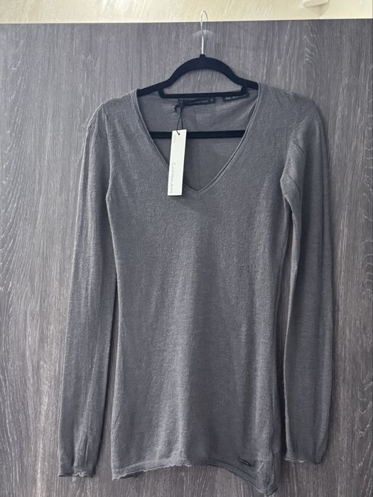 Нов дамско половерче Calvin Klein