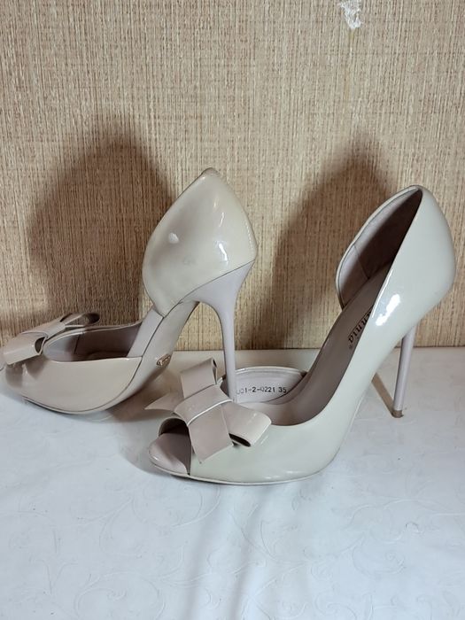 Продам  туфли  разные.,