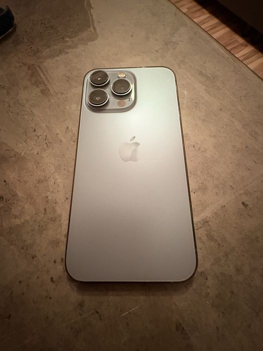 Iphone 13 pro.!!