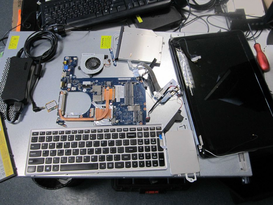Ноутбук Lenovo Ideapad U510 на части